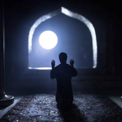 نماز شب عروج نماز گزار است